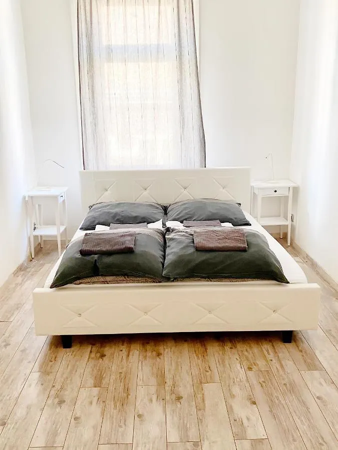 Luxury Apartment In The Centre Ac Parking Garden Budapest