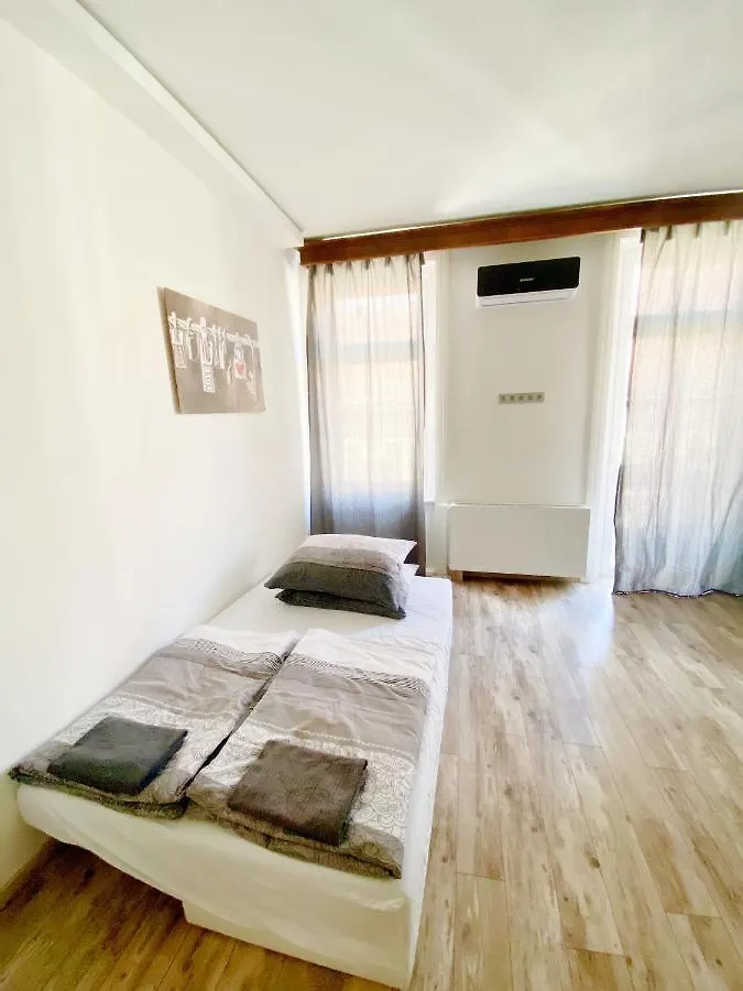 Luxury Apartment In The Centre Ac Parking Garden Budapest Ungarn
